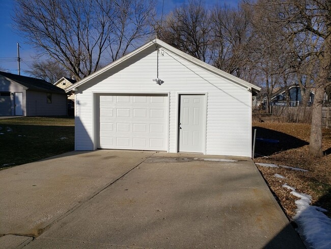 Building Photo - 1208 Koenigstein Ave