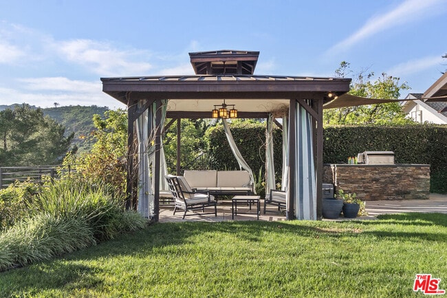 Building Photo - 2473 La Condesa Dr