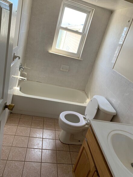 Building Photo - 68 Pamrapo Ave