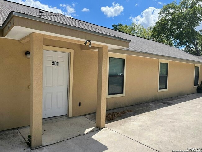 Building Photo - 823 Bynum Ave