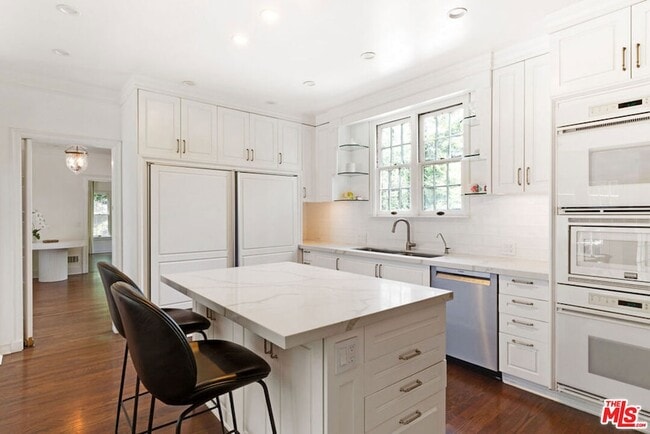 Building Photo - 226 Palisades Ave