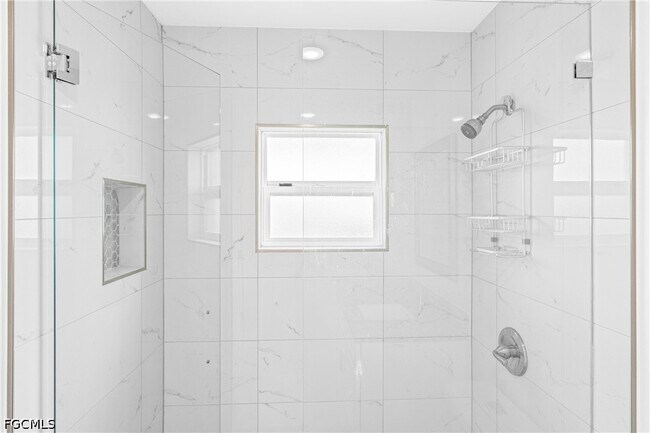 Building Photo - 3225 E Riverside Dr