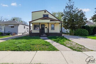 Building Photo - $1450 4 Bedrooms