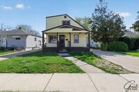 Building Photo - $1450 4 Bedrooms