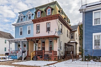 Building Photo - 32 Walnut St