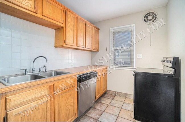 Building Photo - Cute 3 Bed 1 Bath Ranch Home in Raytown - ...