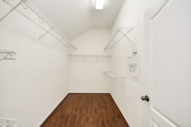 Building Photo - 19122 Mission Manor Ln