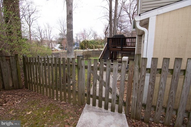 Building Photo - 404 Talahi Rd SE