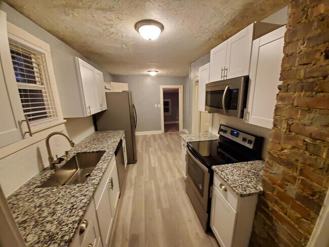 Building Photo - 1192 E 66 St