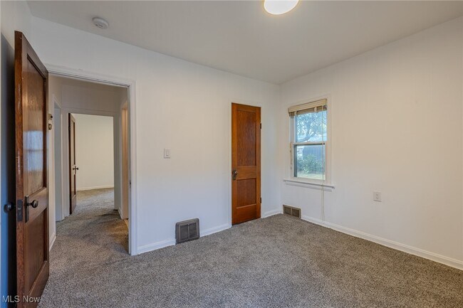 Building Photo - 997 Mohegan Trl