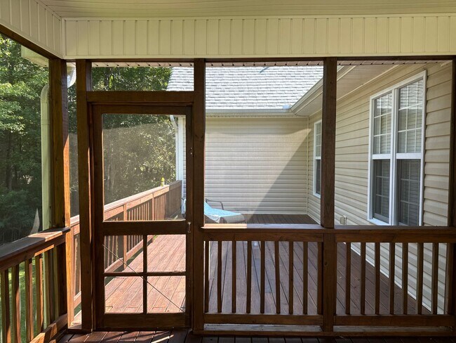 Building Photo - CAROLINA LAKES
