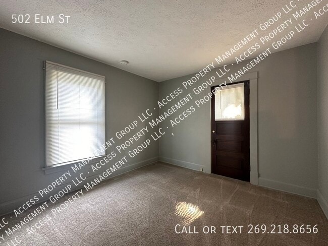 Building Photo - 502 Elm St