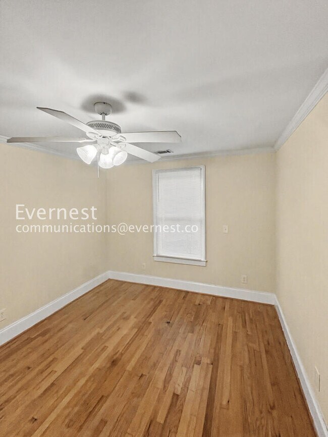 Building Photo - 3 Bed/2 Bath House/ Available Now!