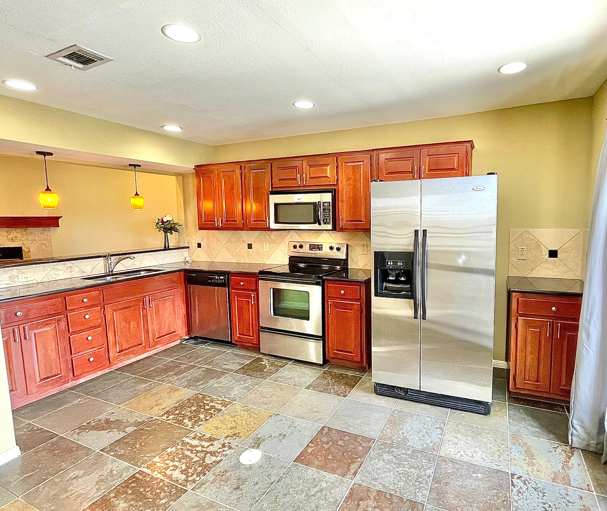 Large Kitchen. - 112 Lachite