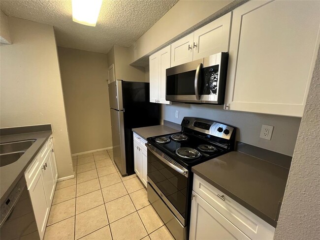 Building Photo - 12615 Brookglade Cir