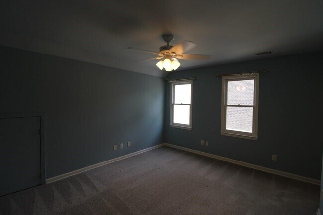 Building Photo - 183 W Commons Dr