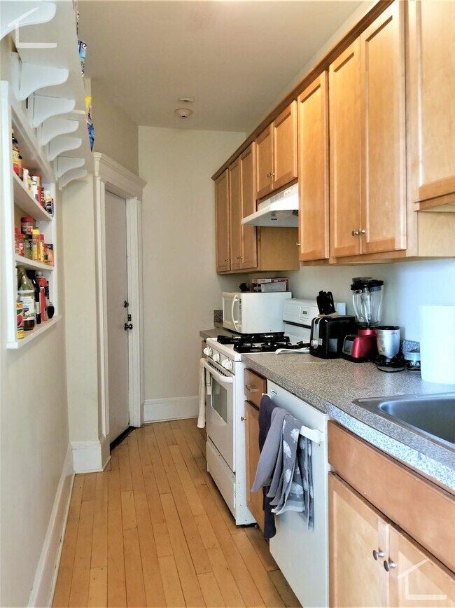 Building Photo - Packard's Corner 3 bed w/dishwasher, TONS ...