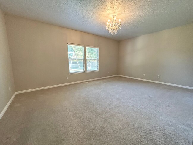 Building Photo - Lochsa Falls 5 Bedroom Home with Private B...