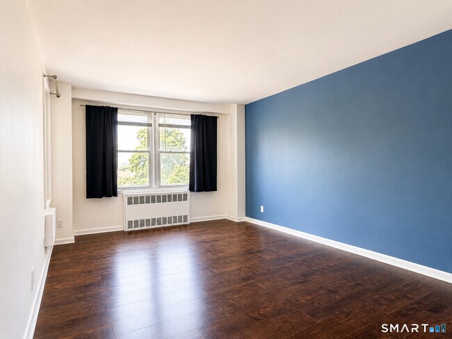 Building Photo - 91 Strawberry Hill Ave