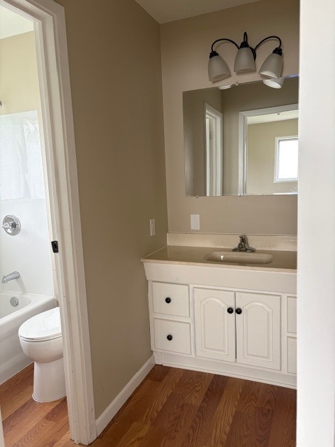 Building Photo - 713 Essex Ave