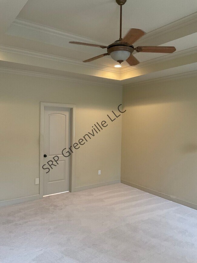 Building Photo - Four Bedroom Brick House for Rent!