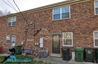 Building Photo - 1002 Willow Dr