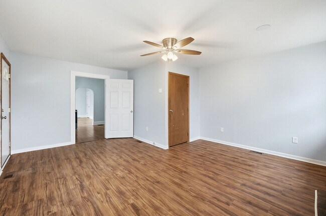 Building Photo - Three Bedroom Home in Hamilton!