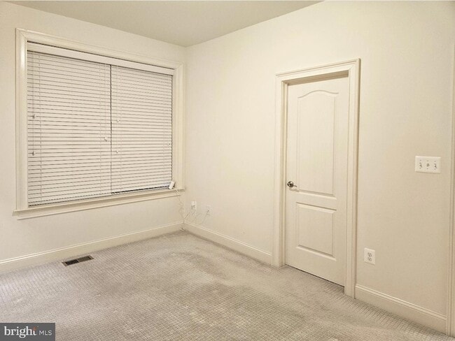 Building Photo - 3332 Burton Dr