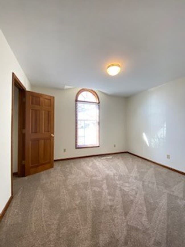 Building Photo - 3 Bedroom/2 Bathroom Home in the Gardens!