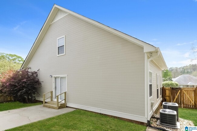 Building Photo - 6005 Russet Meadows Dr