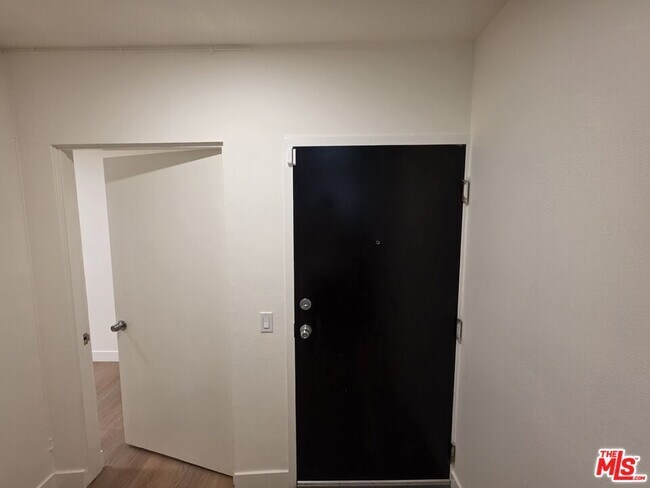 Building Photo - 1421 Greenfield Ave