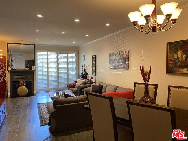 Building Photo - 4260 Cedros Ave