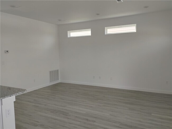 Building Photo - 840 Ventnor Ave