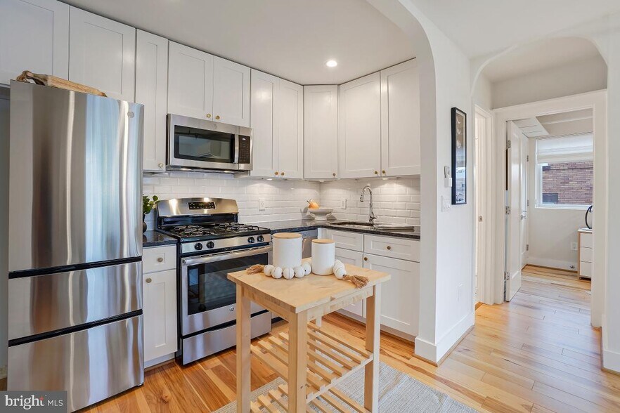 Spacious kitchen with ample storage - 1514 Newton St NW
