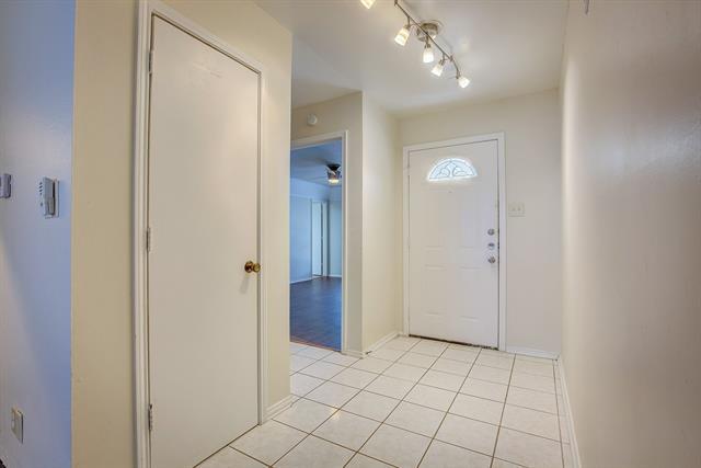 Building Photo - 6637 Fair Oaks Dr