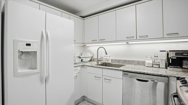 Building Photo - 100 Cutter Mill Rd