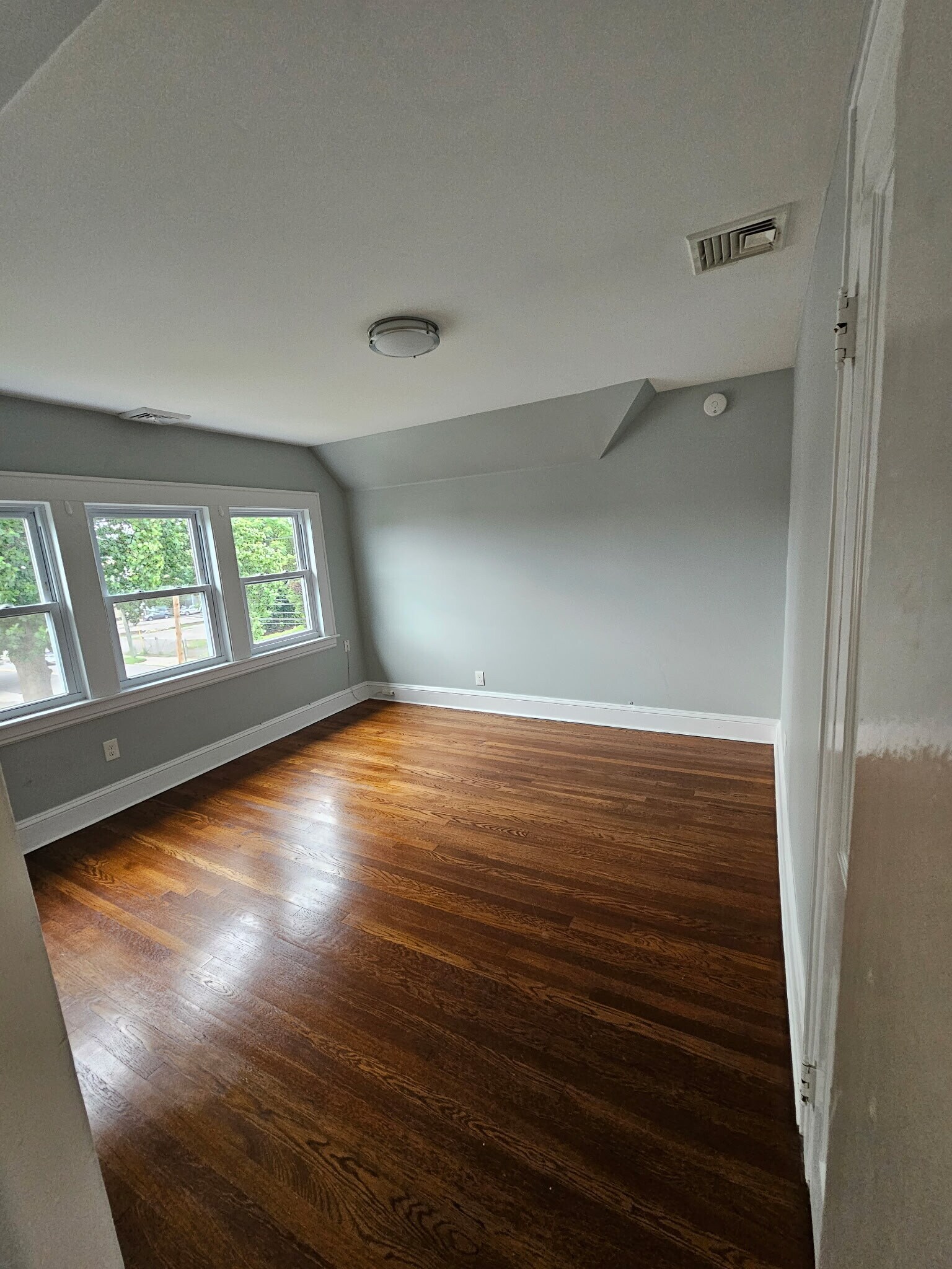 Bedroom - 675 Courtland Ave