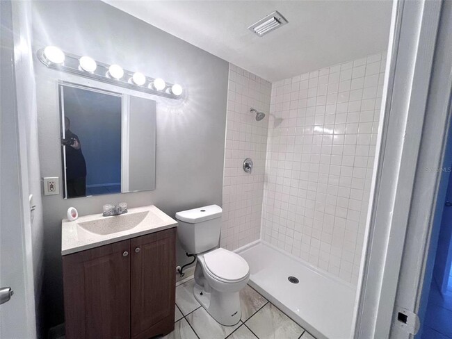 Building Photo - 7204 Isle Dr