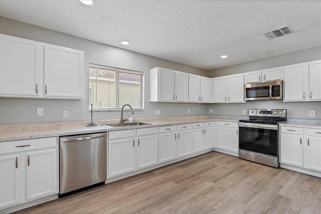 Building Photo - 326 Elderberry Dr