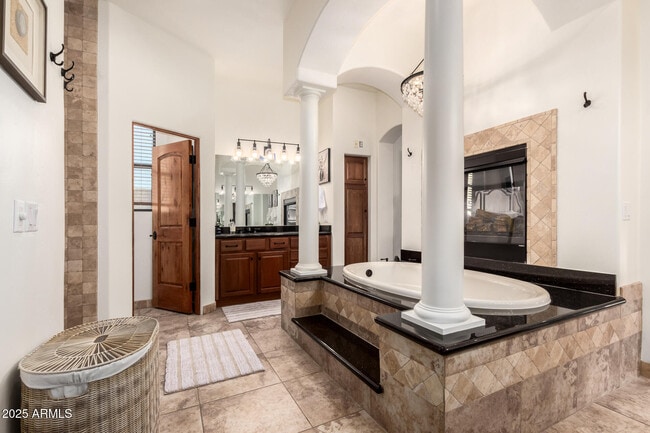 Building Photo - 2506 S 186th Dr