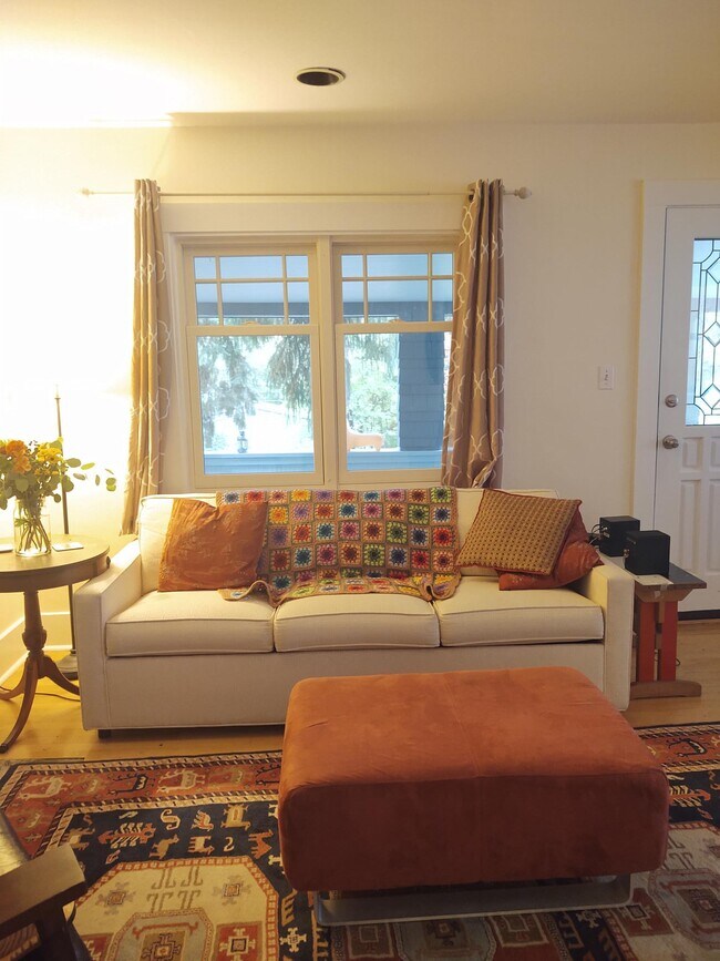 Building Photo - 9727 Lake Shore Blvd NE