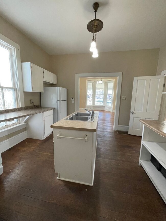 Building Photo - 1113 Constitution St