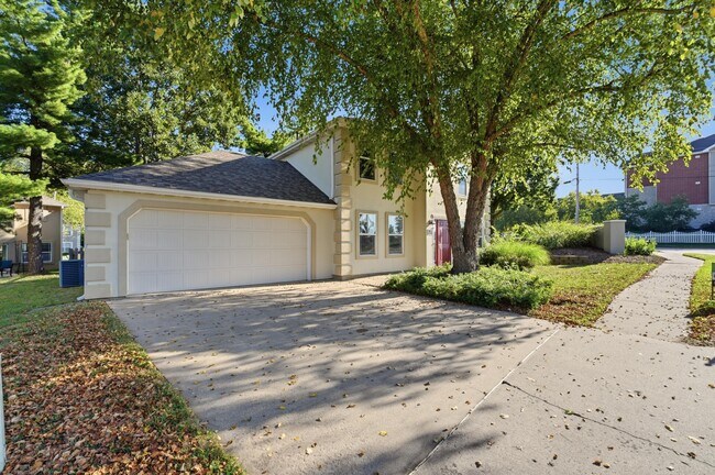 Building Photo - 401 S Village Cir