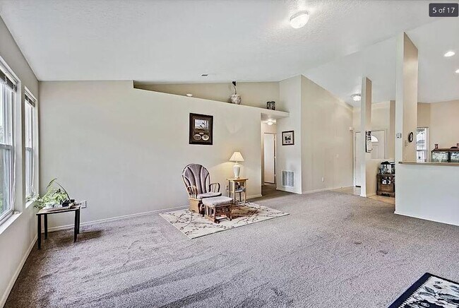 Building Photo - 301 Parkmont Wy