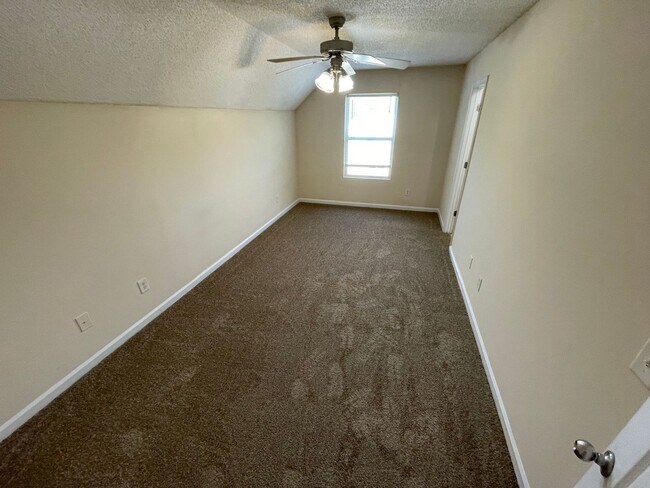 Building Photo - PRE-LEASING FOR AUGUST 2026!