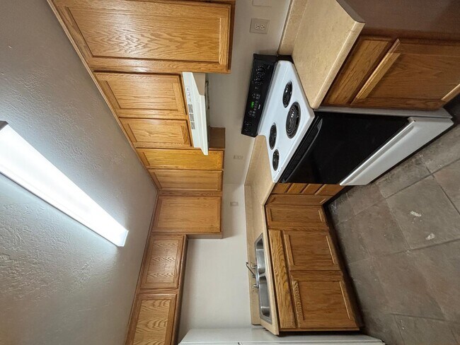 Building Photo - 809 N 9th Ave