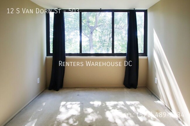 Building Photo - Light-filled 1Bd/1Bth in West End Condos i...