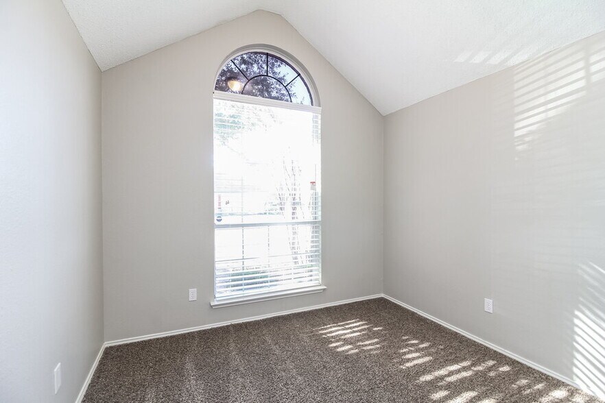 Building Photo - 2338 Liles Ln