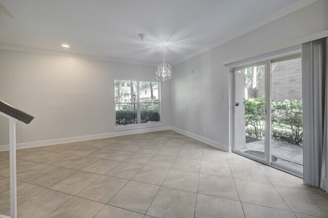 Building Photo - 1115 Augusta Dr