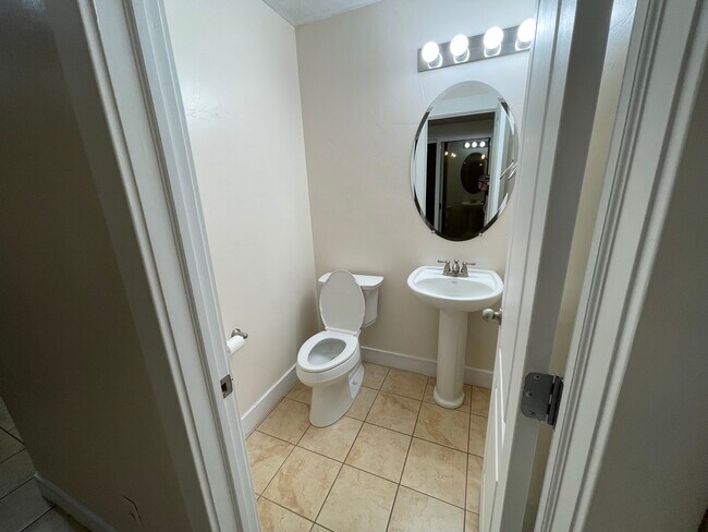 Building Photo - 4274 Lake Bridge Dr